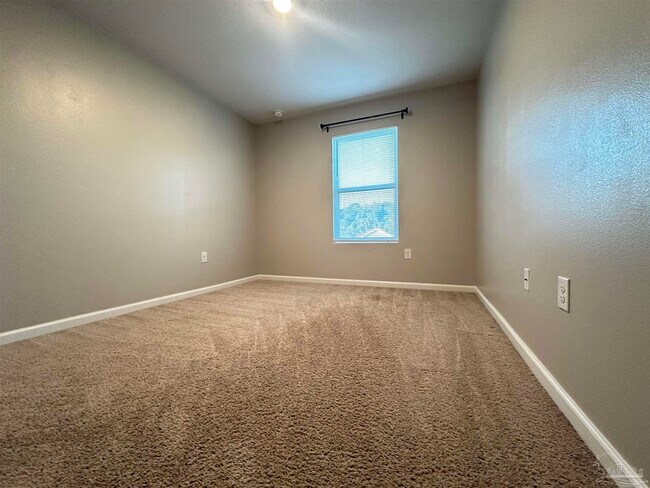 Building Photo - 7540 Oak Lake Blvd