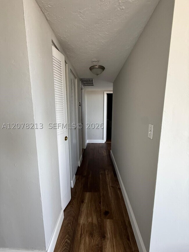 Building Photo - 1351 NE Miami Gardens Dr