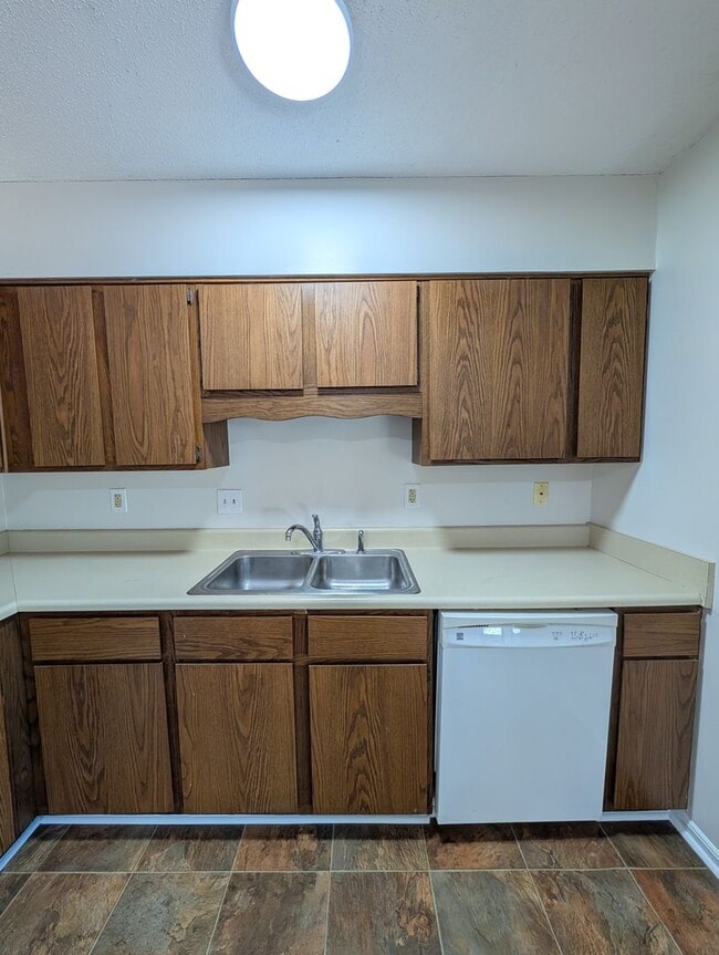 Building Photo - Weaverville Rental