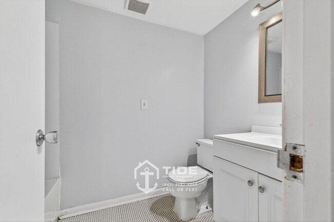 Building Photo - Spacious Home in the Heart of Summerville