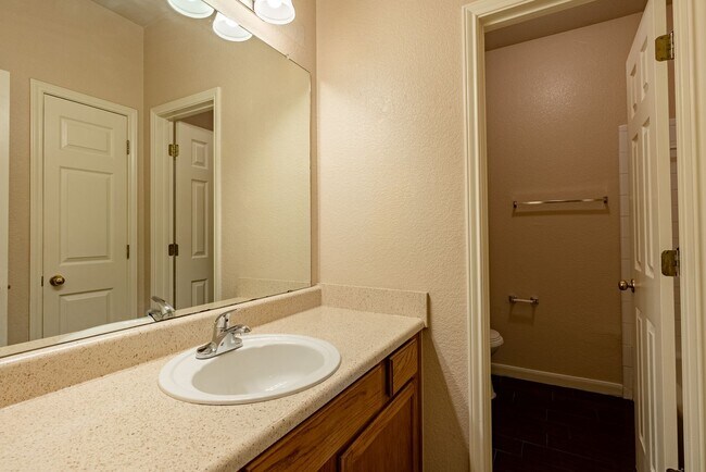 Building Photo - 2822 Southampton Way