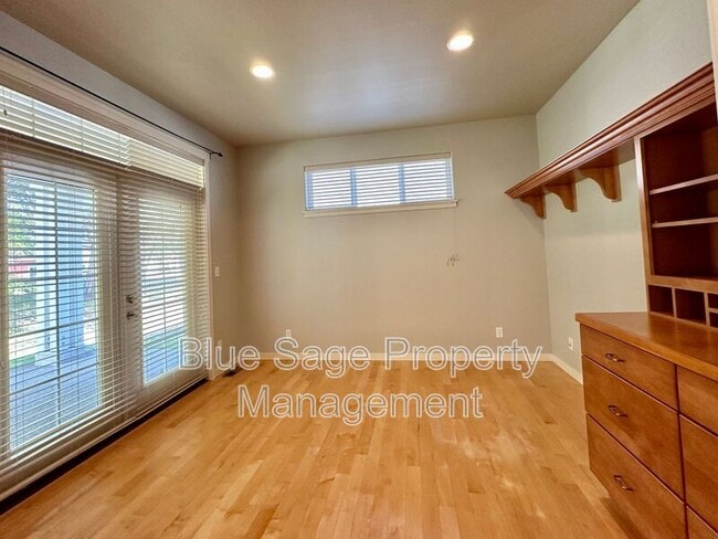 Building Photo - 20 Tanoak Ct