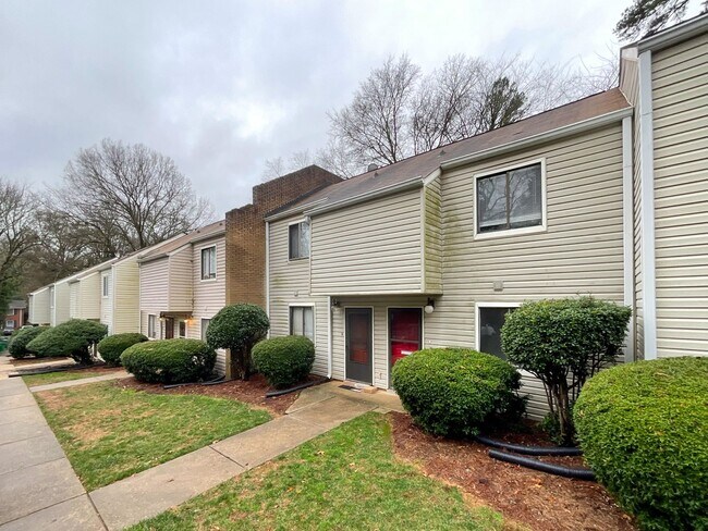Building Photo - COMING SOON! Charming 2-Bed, 1.5-Bath Retr...