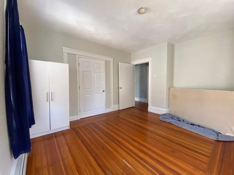 Building Photo - 49 Conwell Ave