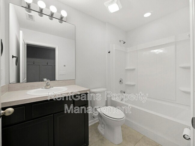 Building Photo - 597 Meadow Ridge Dr