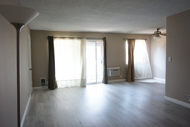 Living and Dining Areas - 2852 Sawtelle Blvd