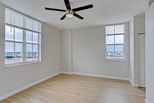 Building Photo - 651 Okeechobee Blvd