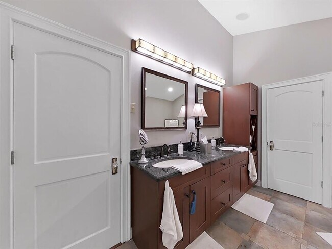 Building Photo - 4313 W Granada St