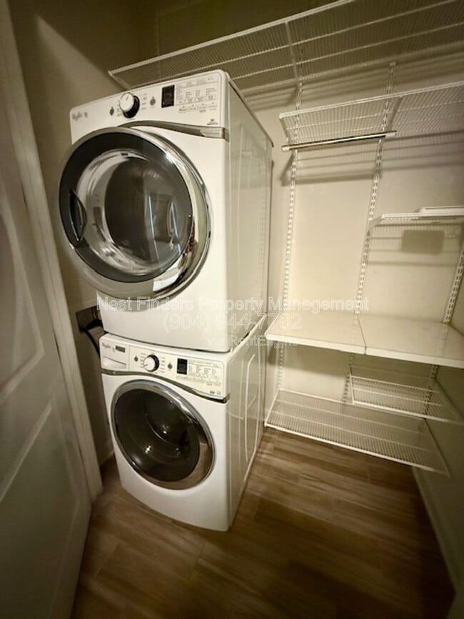 Building Photo - 628 Town Plaza Ave