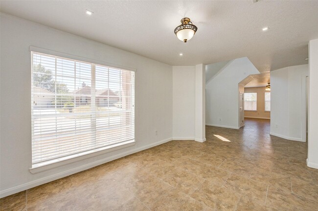 Building Photo - 1403 High Thicket Ct