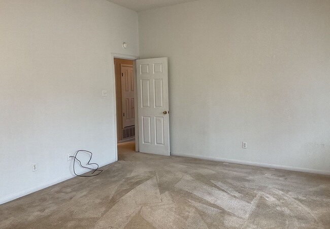 Building Photo - 1701 Tanglewood Dr