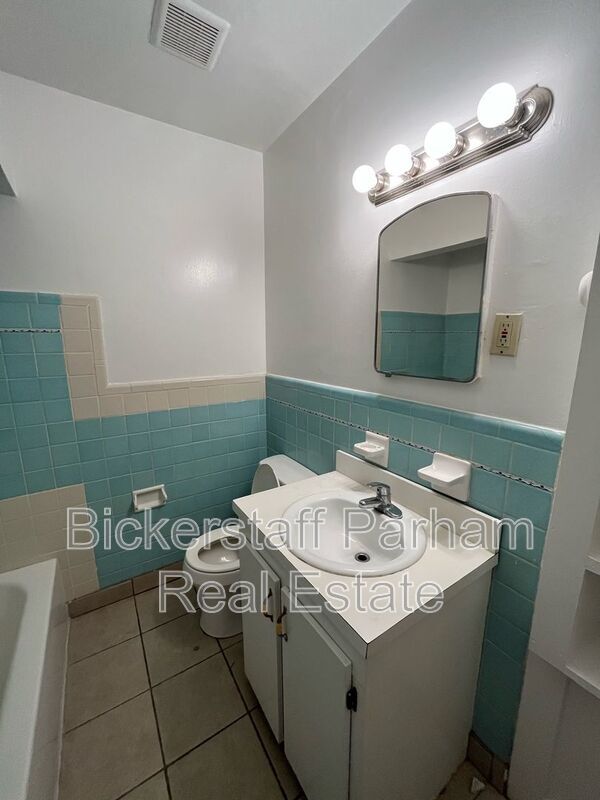 Building Photo - 2911 Gardenia St