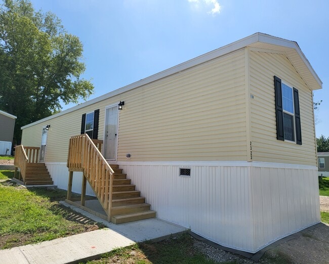 Building Photo - 2323 Birch St