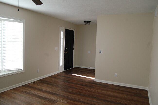 Livingroom - 3075 Chartwell Ct