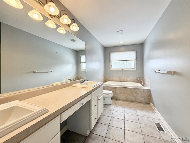 Building Photo - 175 Crown Royal Dr