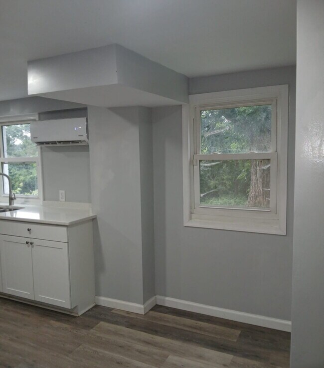 Building Photo - Private Basement Apartment with 2 Beds and...