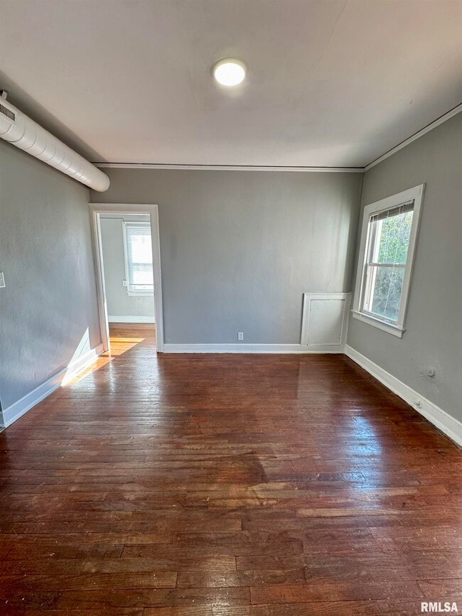 Building Photo - 2028 7th Ave