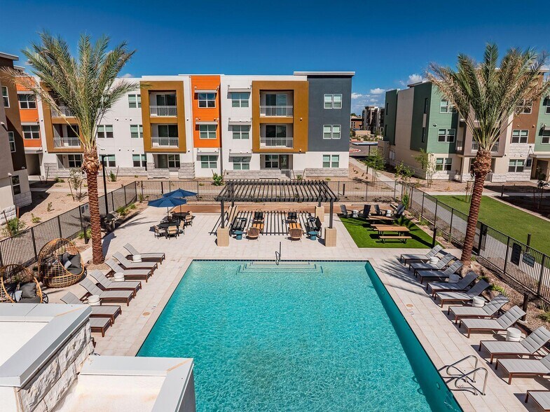 Building Photo - 17445 W Lower Buckeye Rd