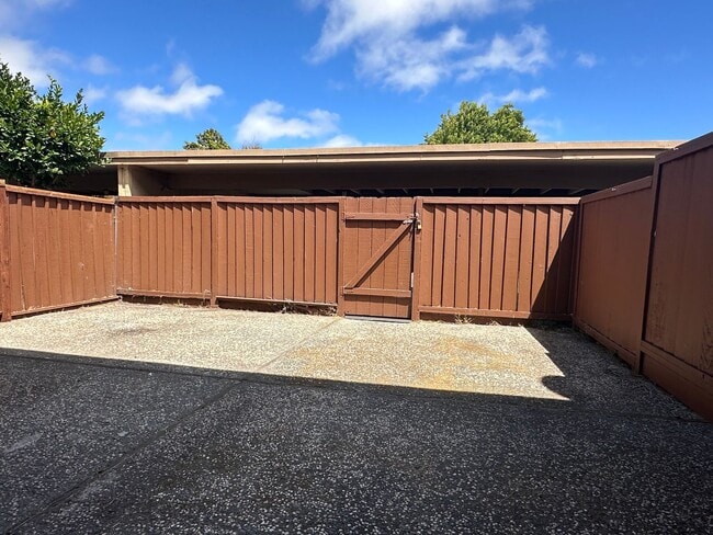 Building Photo - 27755 Del Norte Ct