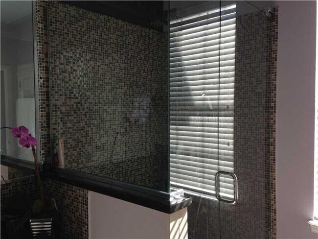 Building Photo - 607 Wisteria Ct