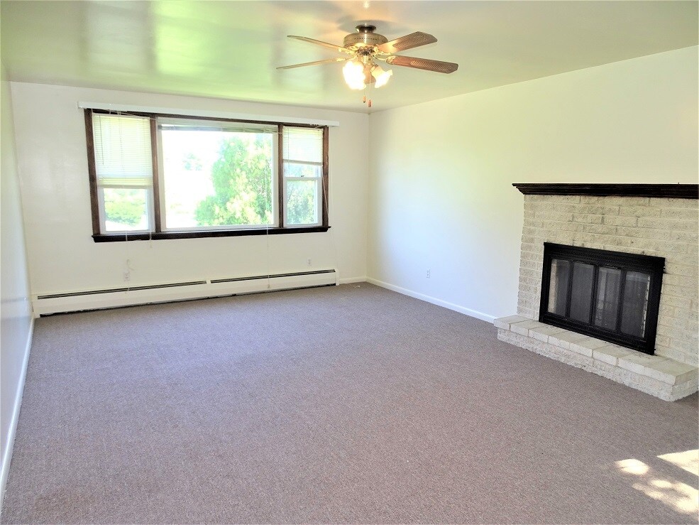 Building Photo - 267 E Main St