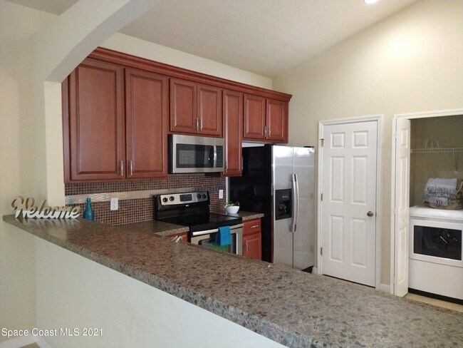 Building Photo - 490 Bismarck Way