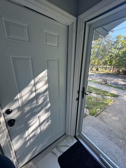 Building Photo - 26 Tyler St