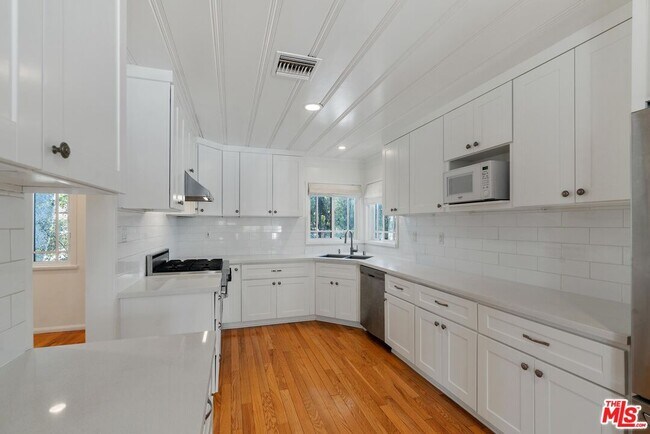 Building Photo - 5705 Sunnyslope Ave
