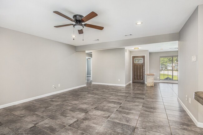 Building Photo - 2902 Helberg Rd