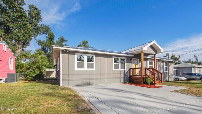Building Photo - 112 N Gayle Ave