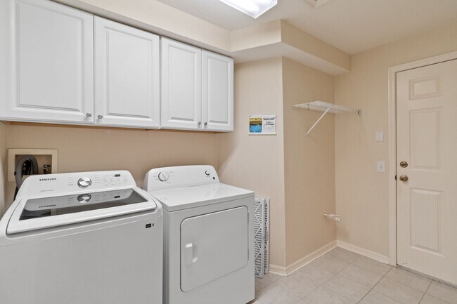 Building Photo - 4 bed, 2 Bath New Tampa Home for Lease!