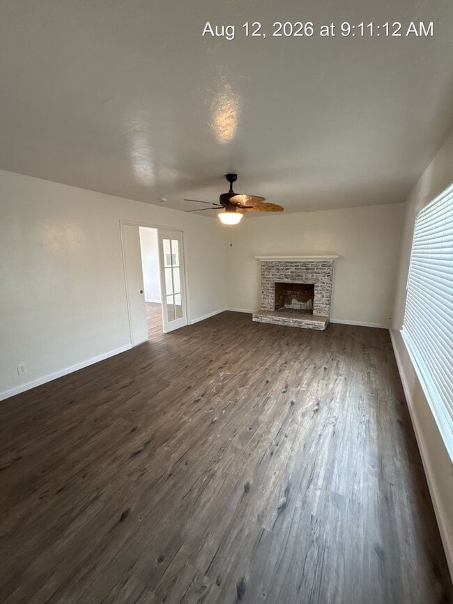 Building Photo - 1021-1033 W Tulare Ave