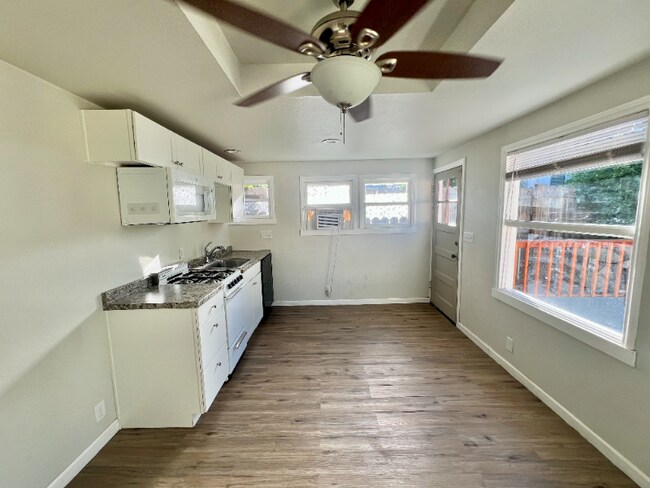 Building Photo - 526 Bonita Ave