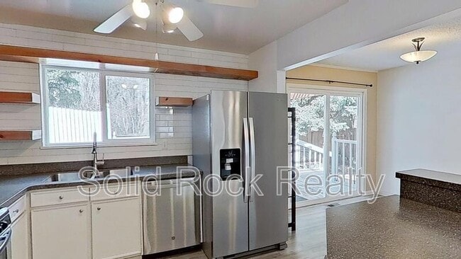 Building Photo - 4018 Goldenrod Dr