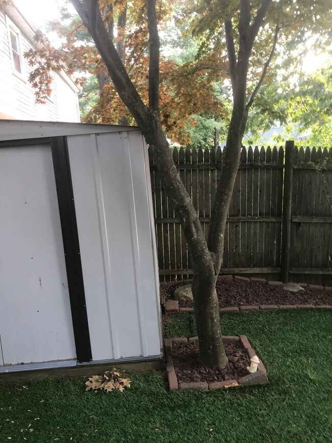 Building Photo - 16 Bowstring Way