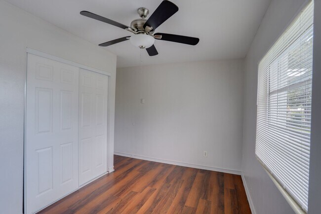 Building Photo - 801 Egan Dr