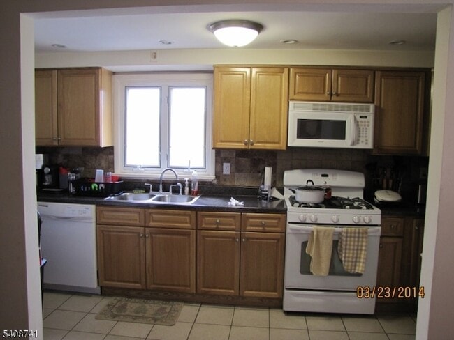 Building Photo - 298 Luddington Ave