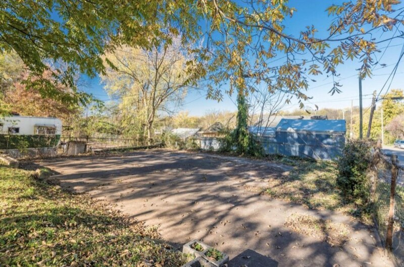 Building Photo - 1235 Iredell Ave