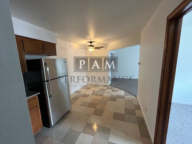 Building Photo - 2859 S 6th St