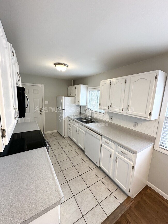 Building Photo - 12154 Parkwood Pl