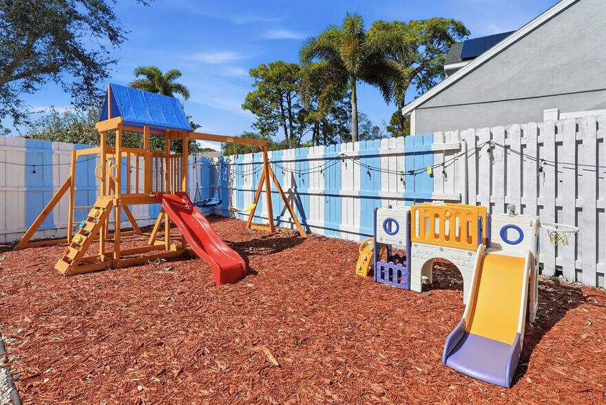 Building Photo - 14323 83rd Pl N