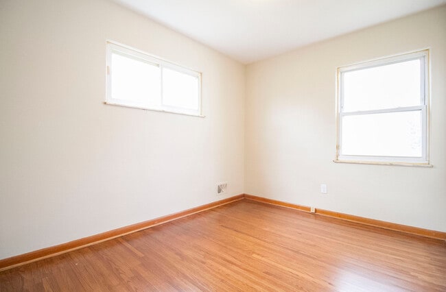 Building Photo - 25 Willamont Rd