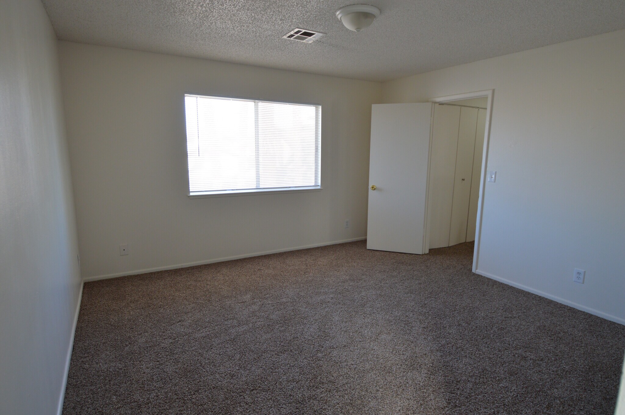 Building Photo - 1553 Teardrop St