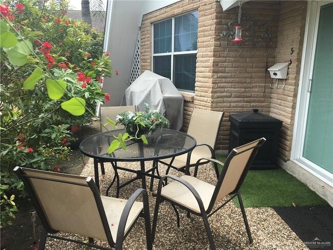 Building Photo - 700 Fern Ave W