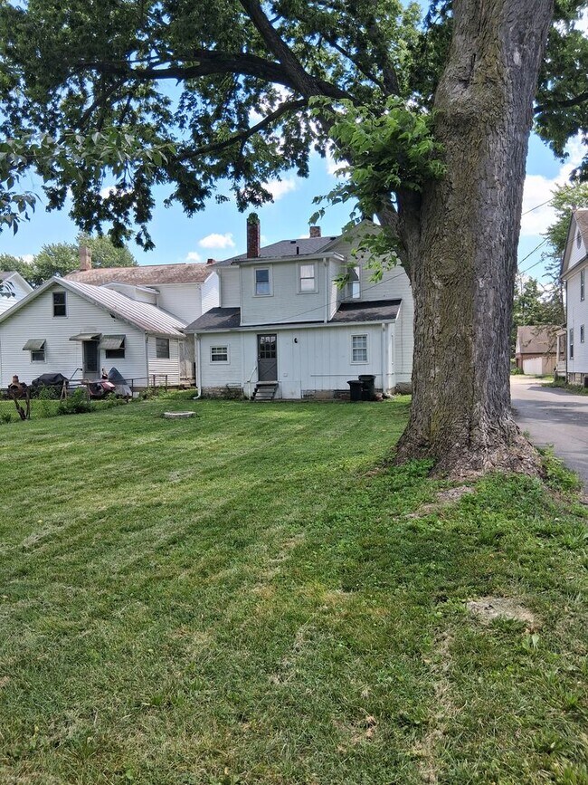 Building Photo - Charming Spacious Double