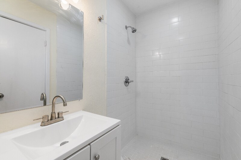 Building Photo - 529 Melrose Dr