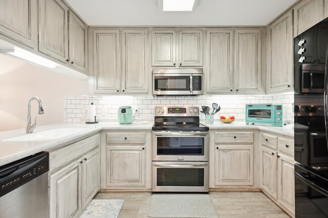 Building Photo - 200 Salt Air Dr