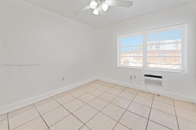 Building Photo - 3571 SW 10th St