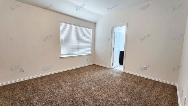 Building Photo - 3808 Hazelhurst Dr