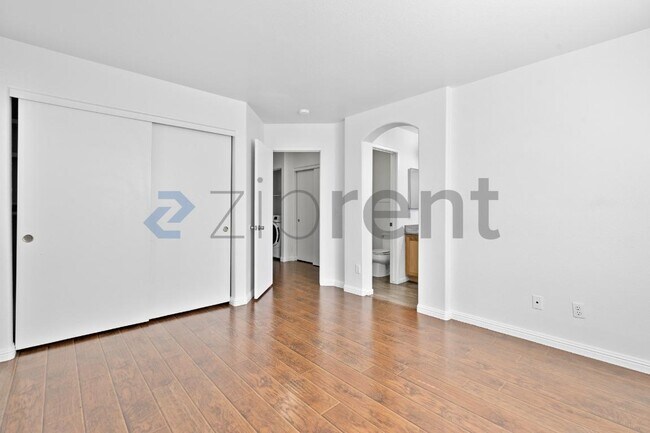 Building Photo - 2005 Rose Coral Ave